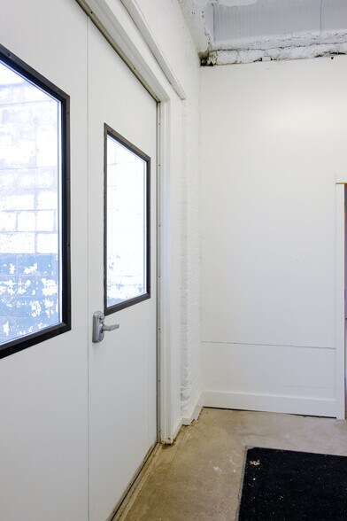 More Photos Of 408 W Main St, Benton Harbor Freestanding For Lease