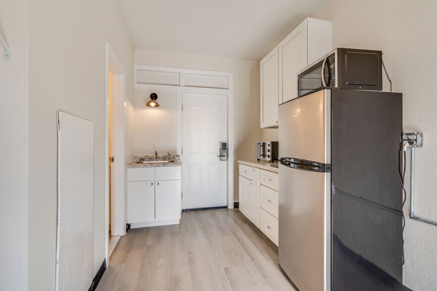 More Photos Of 15589 Lee Hwy, Bristol Apartments For Sale