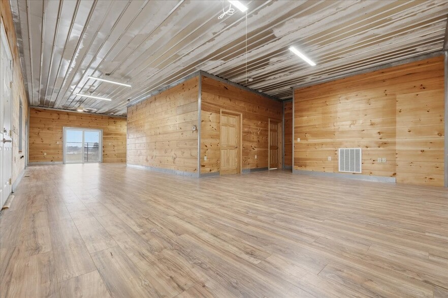 More Photos Of 1515 Washington Blvd, Belpre Manufacturing For Sale