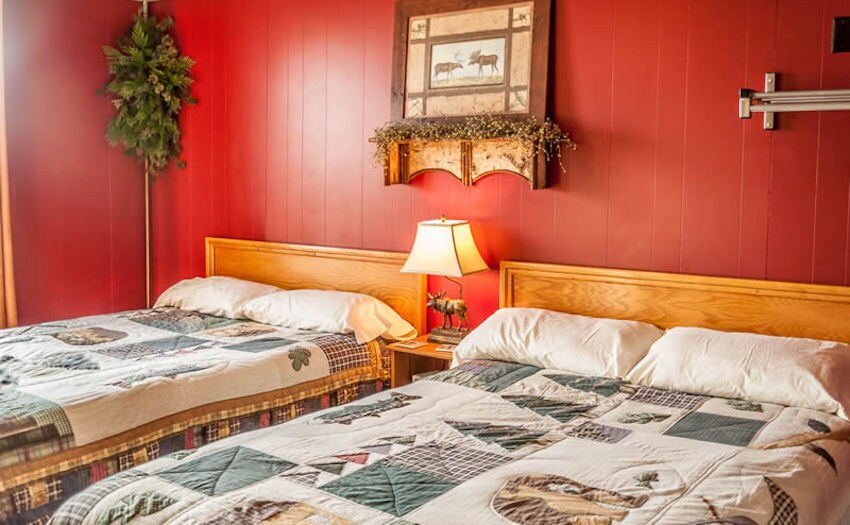 More Photos Of 201 Steele St, Algoma Hotel For Sale