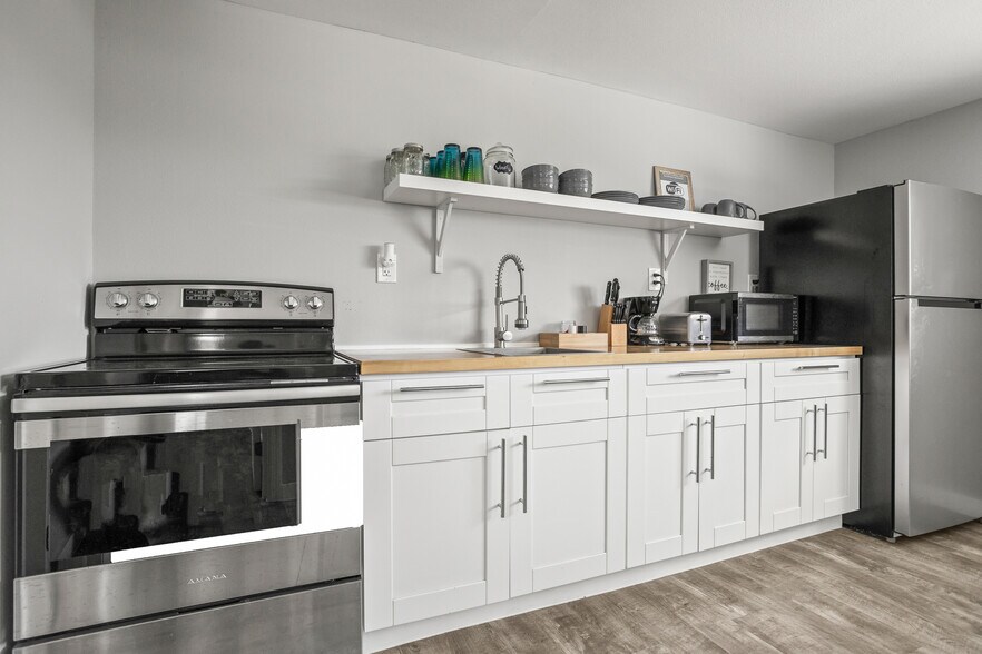 More Photos Of 8820 Rocky Creek Dr, Tampa Apartments For Sale