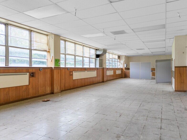 More Photos Of 501 W 10th St, Trenton Warehouse For Lease