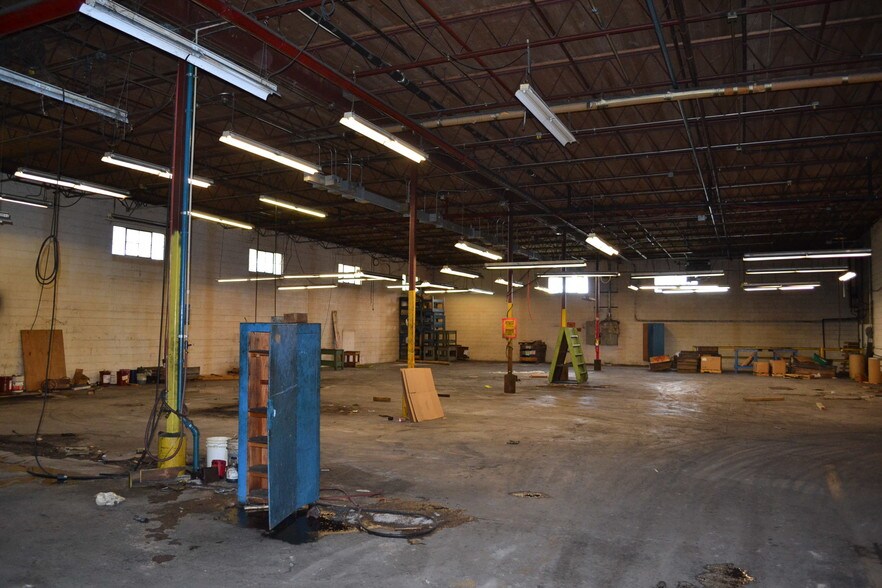 More Photos Of 315 Poston Dr, Crawfordsville Manufacturing For Sale