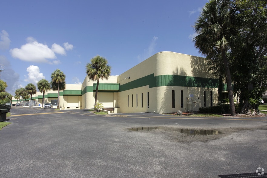 More Photos Of 160 SW 12th Ave, Deerfield Beach Flex For Lease
