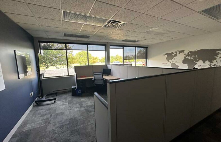 More Photos Of 6037 Commerce Ct, Mason Warehouse For Lease