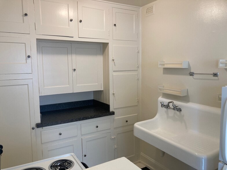 More Photos Of 2051 NW Lovejoy St, Portland Apartments For Sale