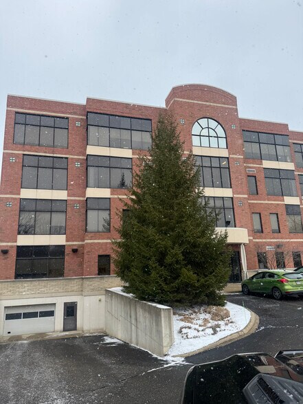 More Photos Of 822 Kumho Dr, Fairlawn Medical For Sale