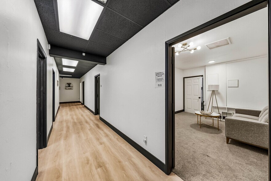 More Photos Of 239 SE G St, Grants Pass General Retail For Sale