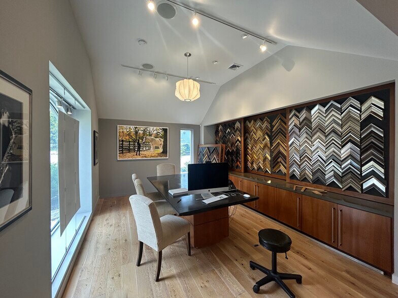 More Photos Of 445 New York Ave, Huntington Freestanding For Lease