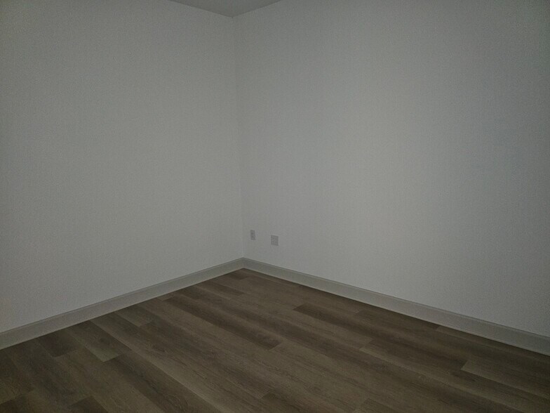 More Photos Of 1325 Main St, Katy Office For Sale