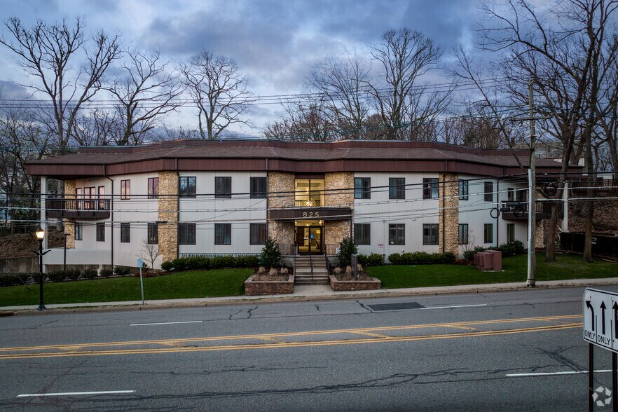 More Photos Of 825 Bloomfield Ave, Verona Office For Lease