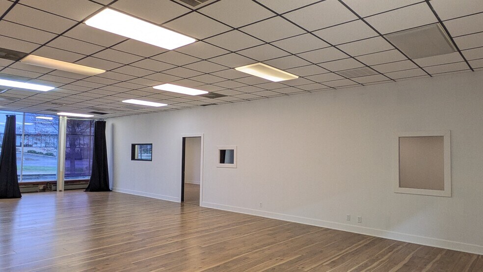 More Photos Of 3 Towanda Service Rd, Bloomington Flex For Sale