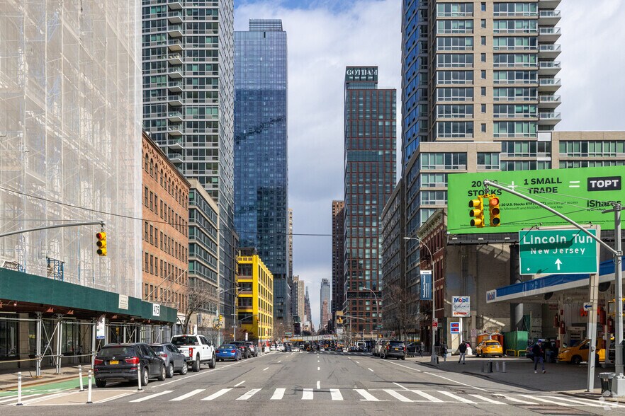 More Photos Of 483 Tenth Ave, New York Loft Creative Space For Lease