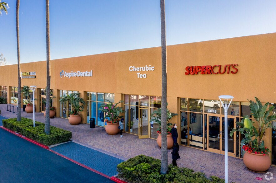 More Photos Of 2915-3011 El Camino Real, Tustin Unknown For Lease