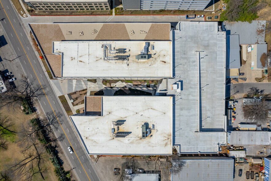 More Photos Of 3232 E Cesar Chavez St, Austin Unknown For Lease