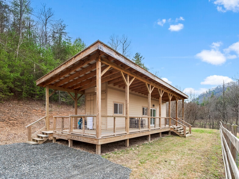 More Photos Of 58 Gunter Town Rd., Marshall Self Storage For Sale