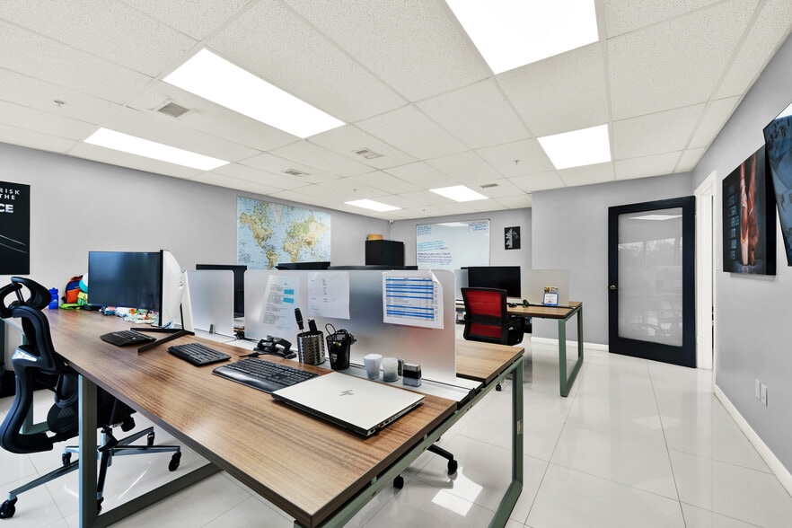 More Photos Of 7770 NW 46th St, Doral Warehouse For Lease