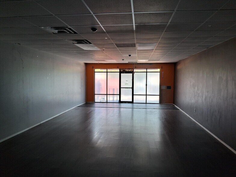 More Photos Of 1038 Aeronautical Dr, Kissimmee General Retail For Lease