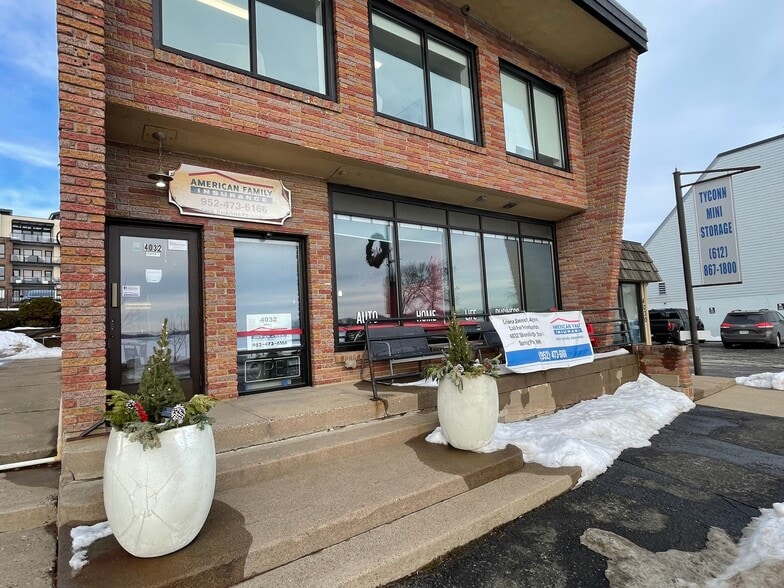 More Photos Of 4030-4032 Shoreline Dr, Spring Park Storefront Retail Office For Lease