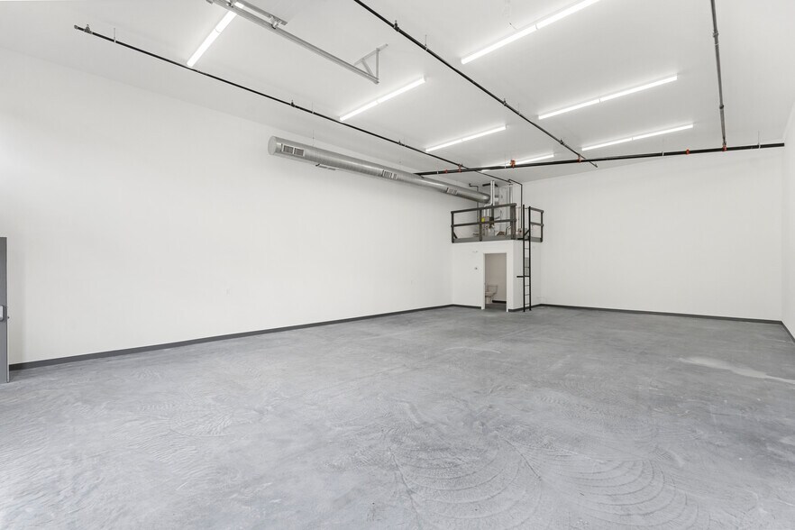 More Photos Of 12 Shenandoah Dr, Saratoga Springs Warehouse For Lease