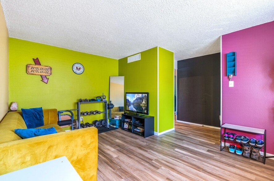 More Photos Of 613 Jane St NE, Albuquerque Flex For Sale