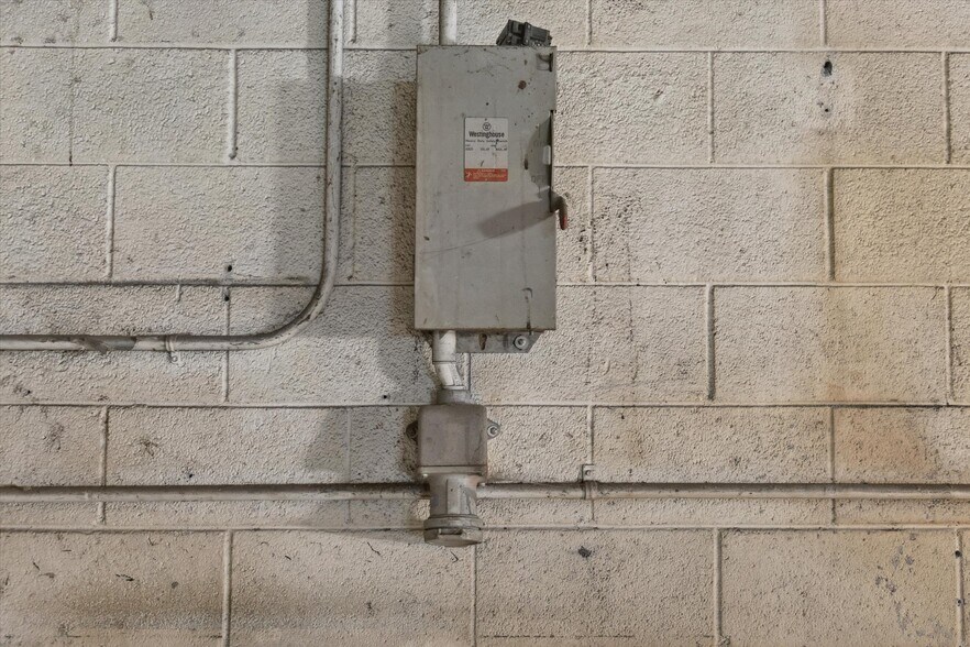 More Photos Of 211 Lee St, Saginaw Manufacturing For Sale