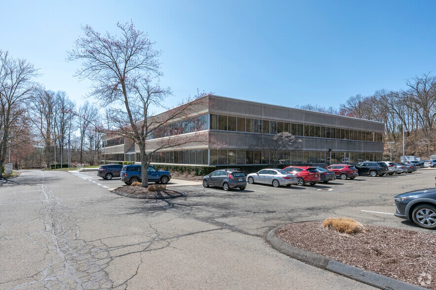 More Photos Of 1 Greenwich Pl, Shelton Medical For Lease