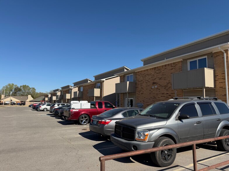 More Photos Of 1311 Glen Oaks Ct, Norman Apartments For Sale