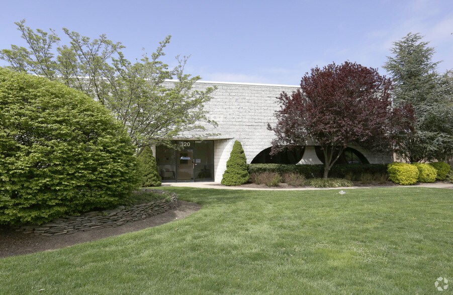 More Photos Of 320 Oser Ave, Hauppauge Warehouse For Lease