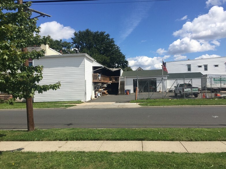 More Photos Of 1251 Saint George Ave, Roselle Light Distribution For Lease