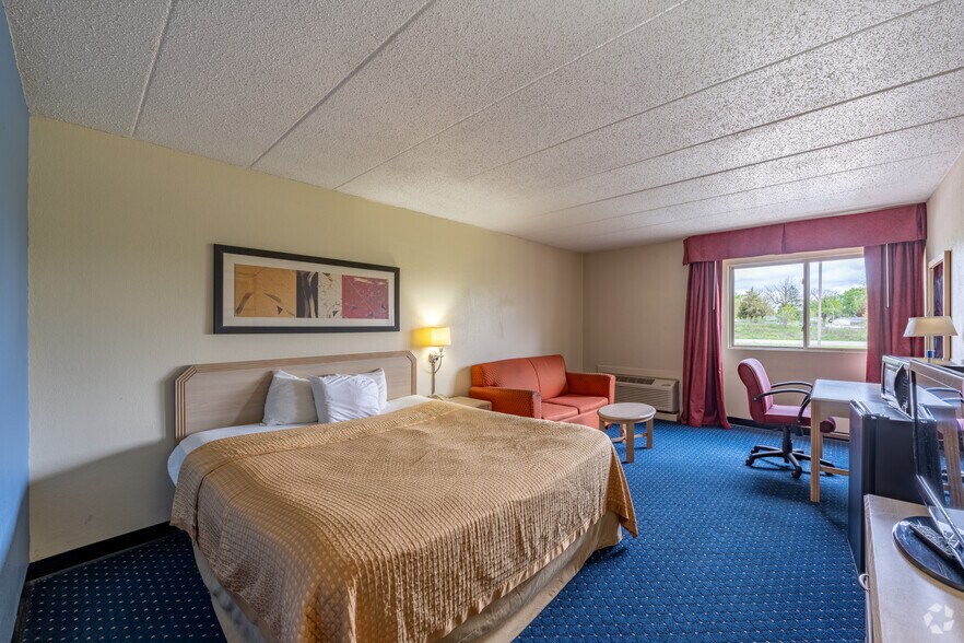 More Photos Of 101 Sky Harbour Dr, La Crosse Hotel For Sale