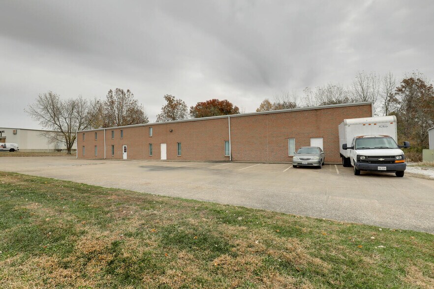 More Photos Of 2414 W Schneidman Dr, Quincy Industrial For Lease