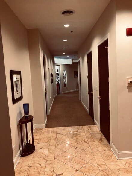 More Photos Of 17 N Wabash Ave, Chicago Office For Sale