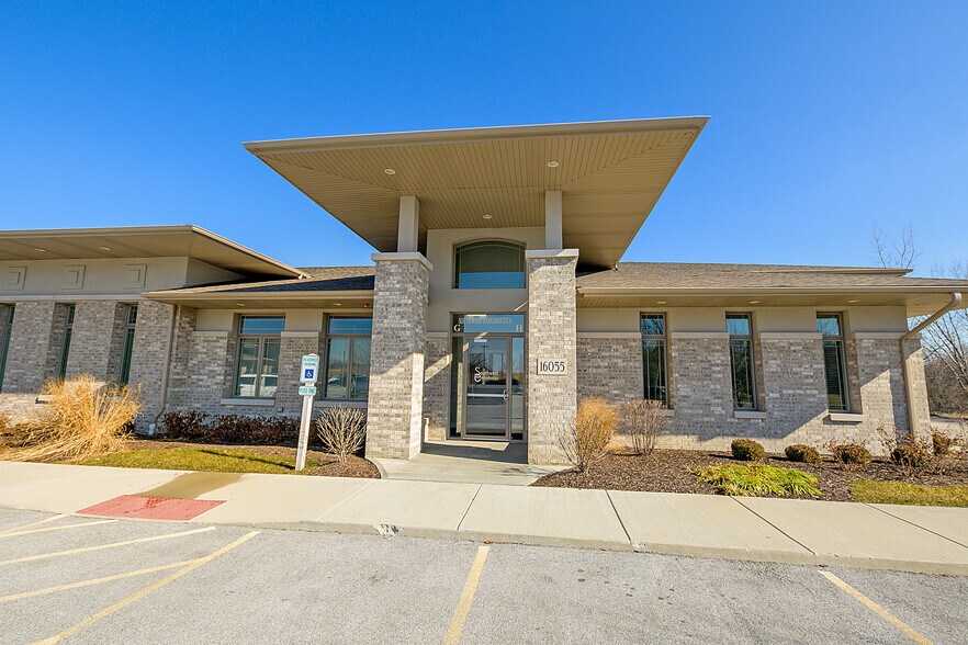 More Photos Of 16045 108th Ave, Orland Park Medical For Lease