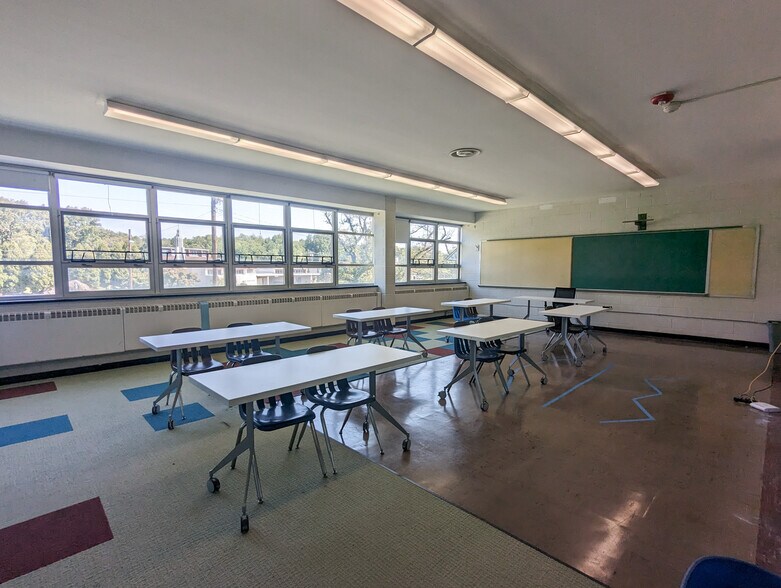 More Photos Of 350 Georgetown Rd, Carneys Point Schools For Lease