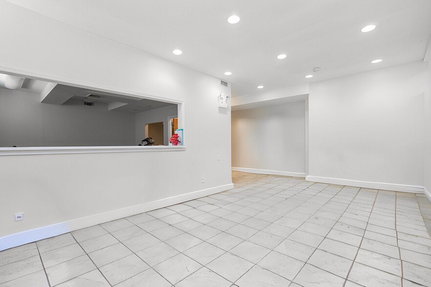 More Photos Of 76 Battery Ave, Brooklyn Apartments For Lease
