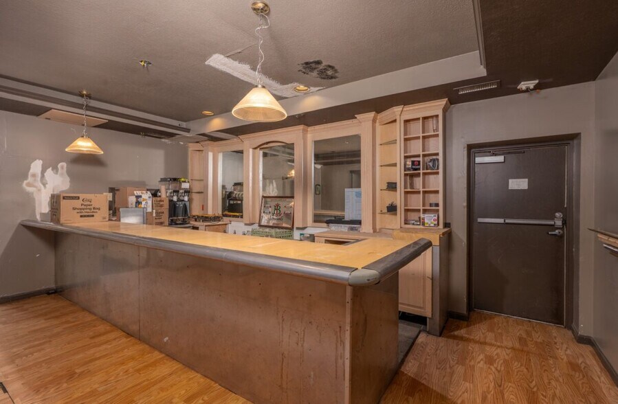 More Photos Of 110 S Broadway St, New Philadelphia Storefront Retail Office For Sale