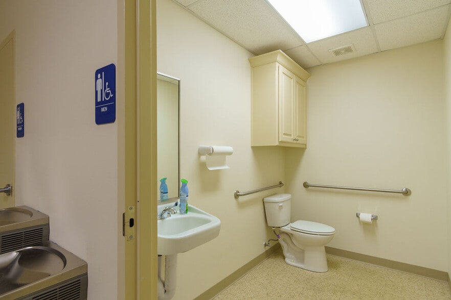 More Photos Of 405 Enterprise St, Longview Warehouse For Sale