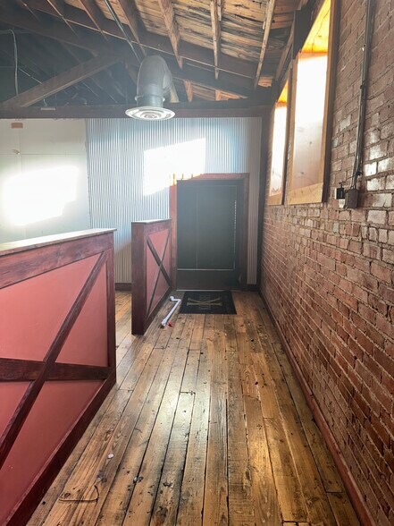 More Photos Of 112 E Cherokee Ave, Enid Manufacturing For Lease