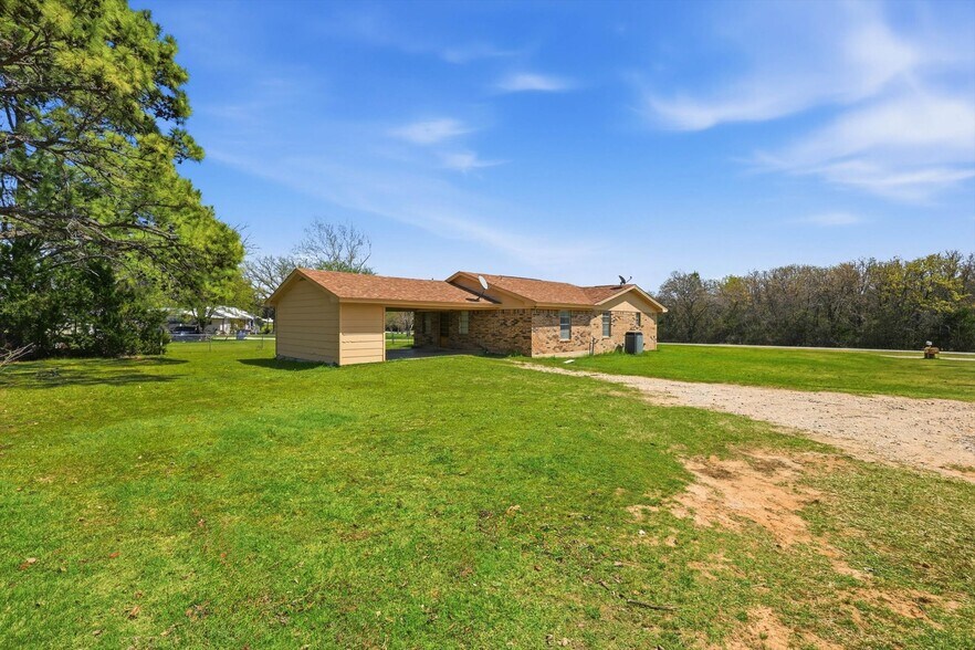 More Photos Of 2548 County Road 2690, Alvord Land For Sale