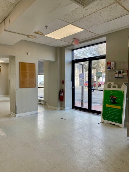 More Photos Of 76 Broadway, Newport Apartments For Lease