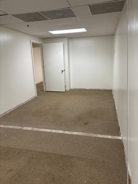 More Photos Of 620-A N McKnight Rd, University City Office For Lease
