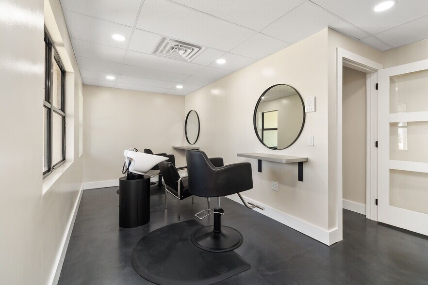 More Photos Of 1900 Tamiami Trl, Punta Gorda Office For Sale
