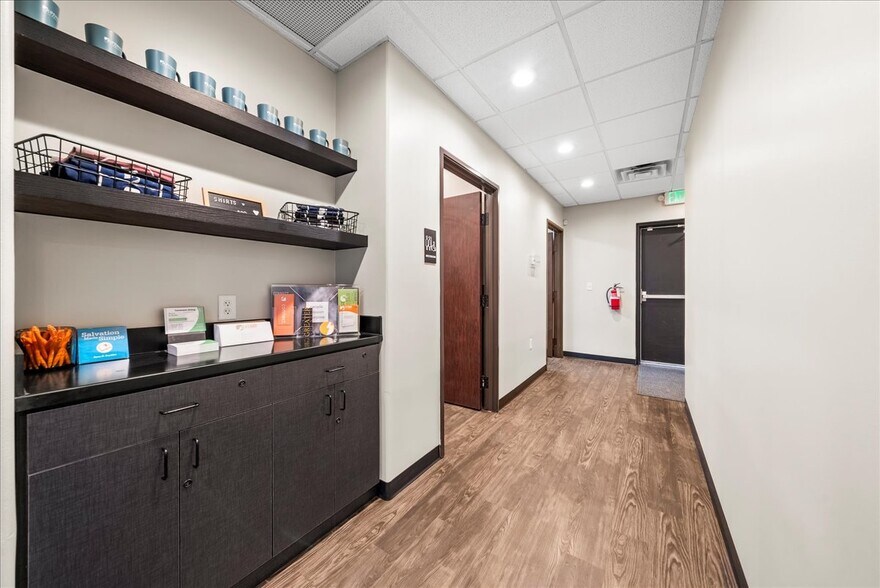 More Photos Of 106 E Princeton Dr, Princeton Storefront Retail Office For Sale