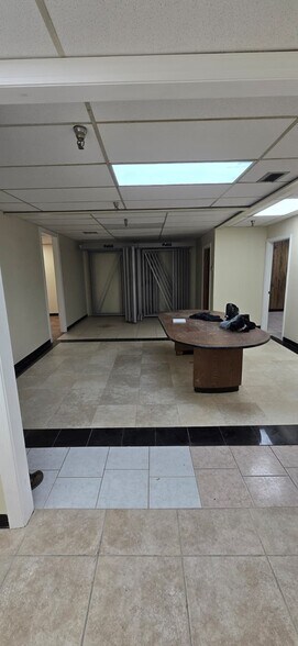 More Photos Of 5401 Sligh Ave, Tampa Auto Repair For Lease