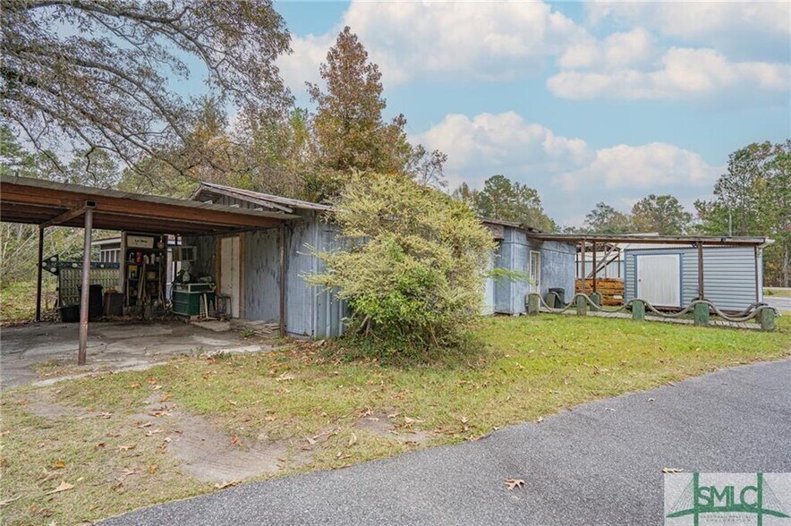 More Photos Of 895 W Highway 80, Eden General Retail For Sale