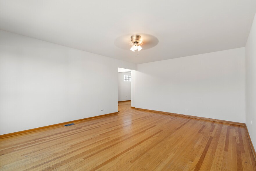 More Photos Of 6135 N Elston Ave, Chicago Office Residential For Sale