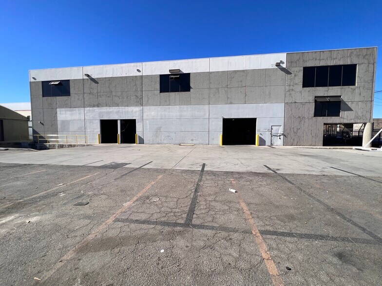 More Photos Of 2280 E Curry St, Long Beach Manufacturing For Lease
