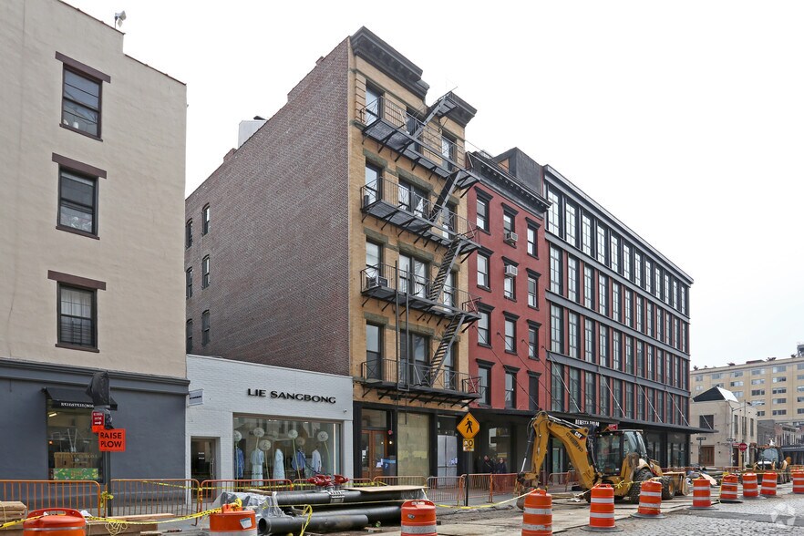 More Photos Of 32 Gansevoort St, New York Office Residential For Lease