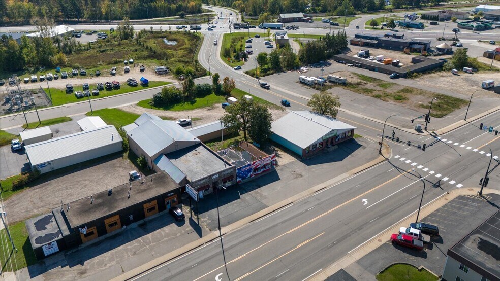 More Photos Of 816 NW 4th St, Grand Rapids General Retail For Sale